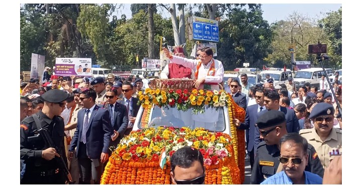 उत्तराखंड सरकार के 3 वर्ष पूरे होने पर मुख्यमंत्री पुष्कर सिंह धामी ने देहरादून में किया रोड शो 3 साल की उपलब्धियों और प्रमुख निर्णयों को सिलसिलेवार सामने रखा