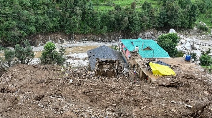 उत्तराखंड के 6 जिलों में मौसम विभाग का अलर्ट हिमाचल में भारी बारिश के बाद तबाही जैसे हालात