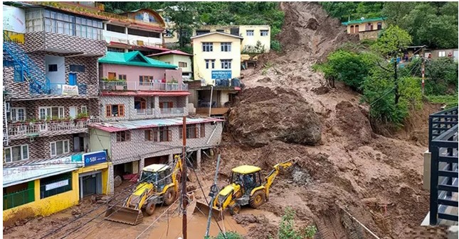 चमोली में फटा बादल एसडीएम आवास और कई घरों में मलवा घुस्सा एक युवती लापता