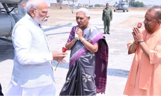 PM मोदी 52वीं बार काशी पहुंचे योगी ने किया स्वागत हमारी मारीशस् के प्रधानमंत्री संग करेंगे द्विपक्षीय