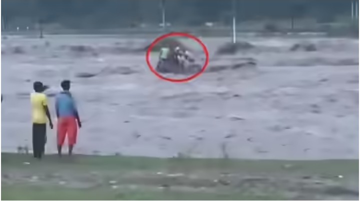 उत्तराखंड में मानसून की बारिश इस बार तबाही मचा रही है मैदानी इलाकों में भी अपना रोद्र रूप दिखा रहा