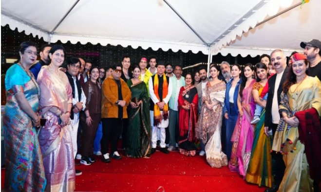 मुख्यमंत्री पुष्कर सिंह धामी ने इगास बग्वाल उत्सव समारोह में प्रमुख कलाकारों को सम्मानित किया