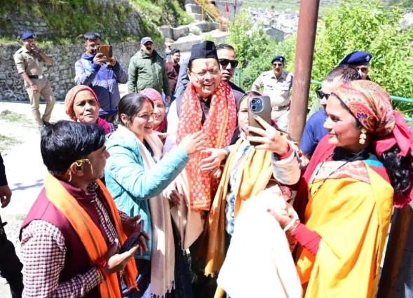 मुख्यमंत्री ने कहा कि राज्य सरकार ‘विकास भी, विरासत भी’ के मूल मंत्र के साथ संस्कृति और विरासत के संरक्षण के साथ विकास को गति दे रही है।